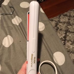 Rusk Deep Shine Straightner